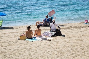 Itinerant seller of sunglasses in Marbella